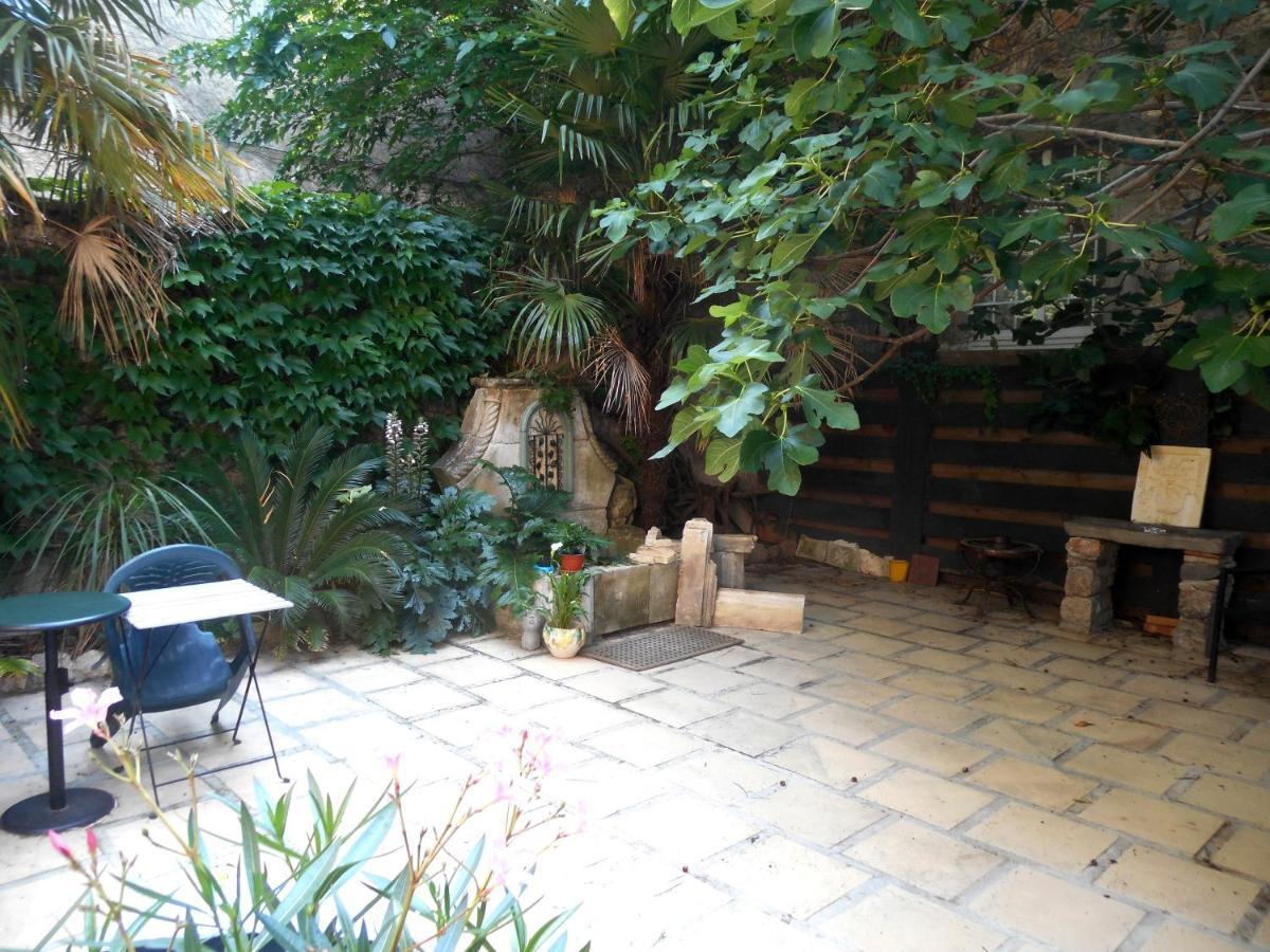 Logis De La Meschaussee, Dans Donjon Du Xie Siecle Canet  Extérieur photo