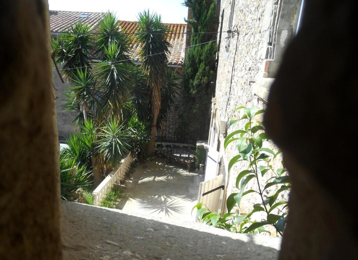 Logis De La Meschaussee, Dans Donjon Du Xie Siecle Canet  Extérieur photo