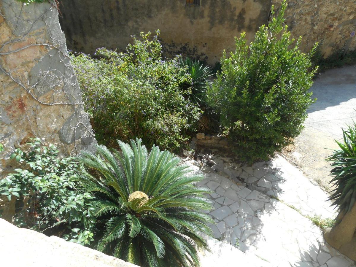 Logis De La Meschaussee, Dans Donjon Du Xie Siecle Canet  Extérieur photo