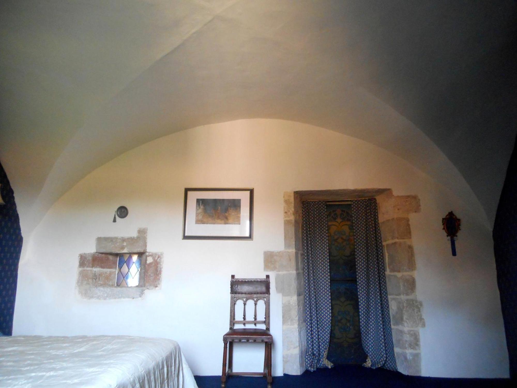 Logis De La Meschaussee, Dans Donjon Du Xie Siecle Canet  Extérieur photo